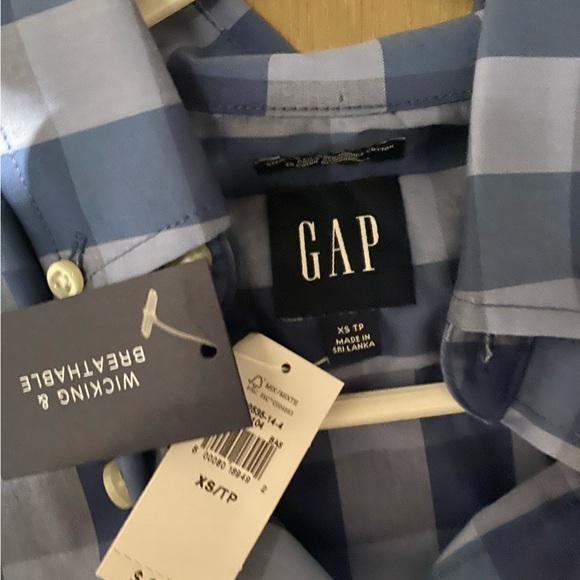 Men’s XS gap checkered long sleeve button down shirt - Picture 2 of 3